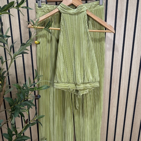 Lime Pleated Halter Top & Wide-Leg Pants Set - 2SAINTS | Size M - Picture 9 of 10